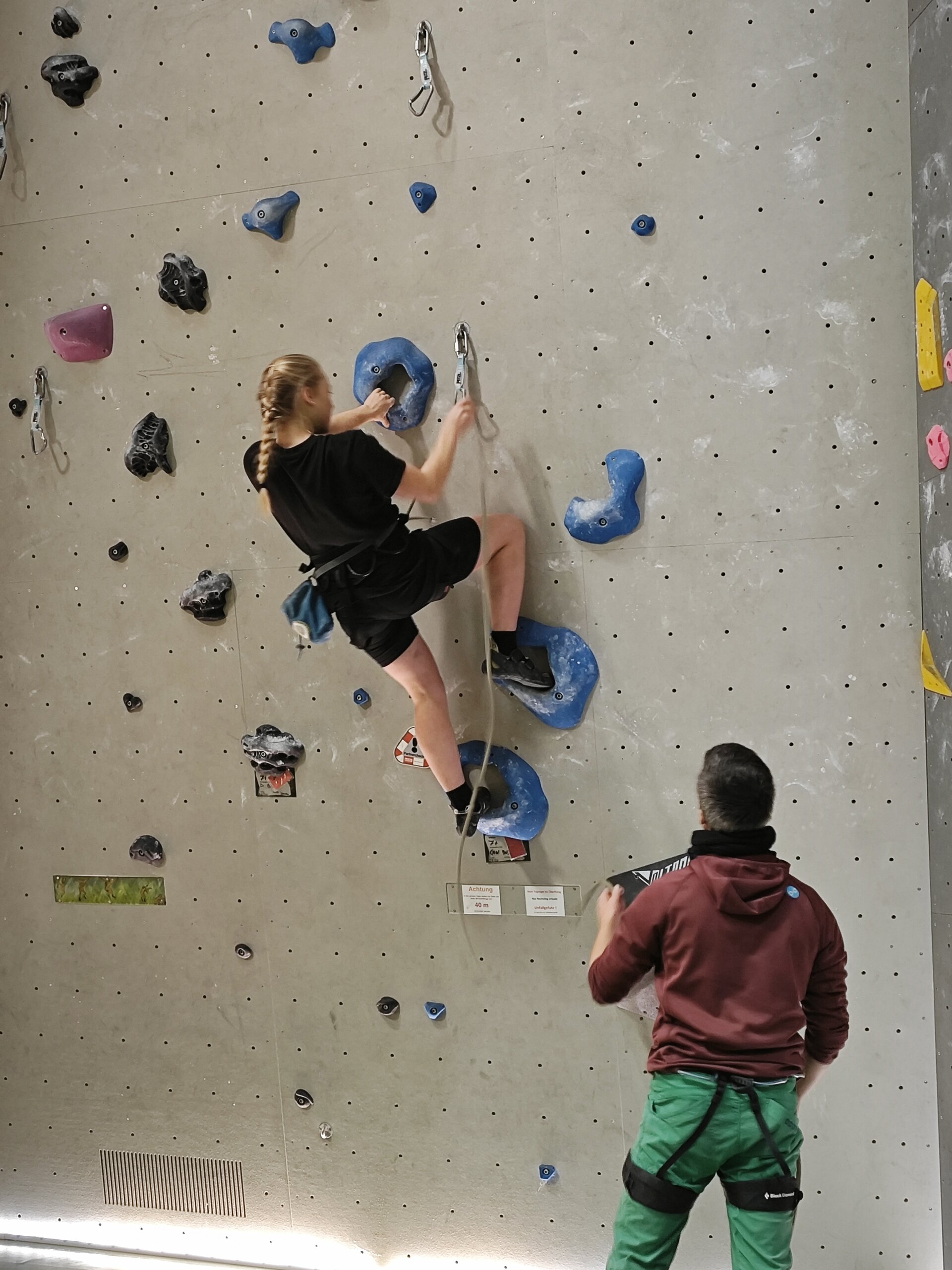 Kurs in der Volksbank Kletterhalle Marburg | © VKM